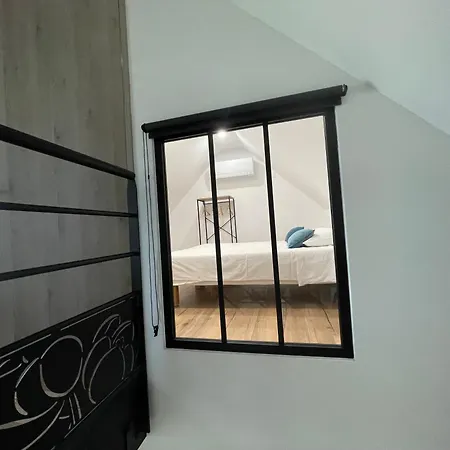 Pierre De Jade * Neuille-Pont-Pierre