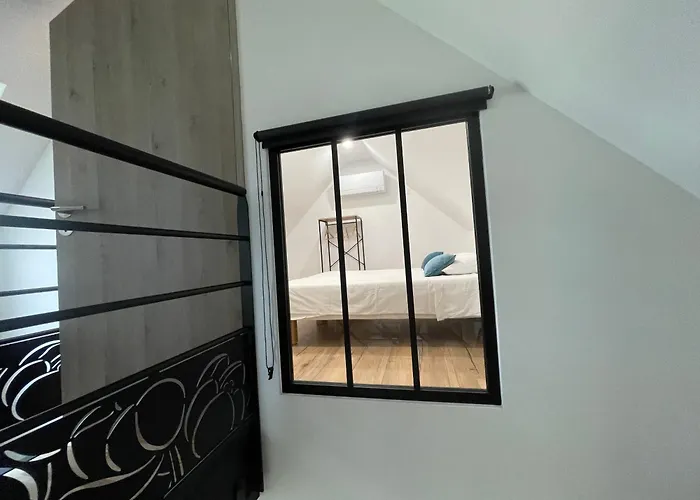 Pierre De Jade * Neuille-Pont-Pierre