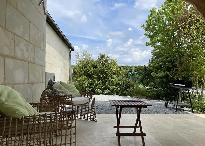 Pierre De Jade * Neuille-Pont-Pierre